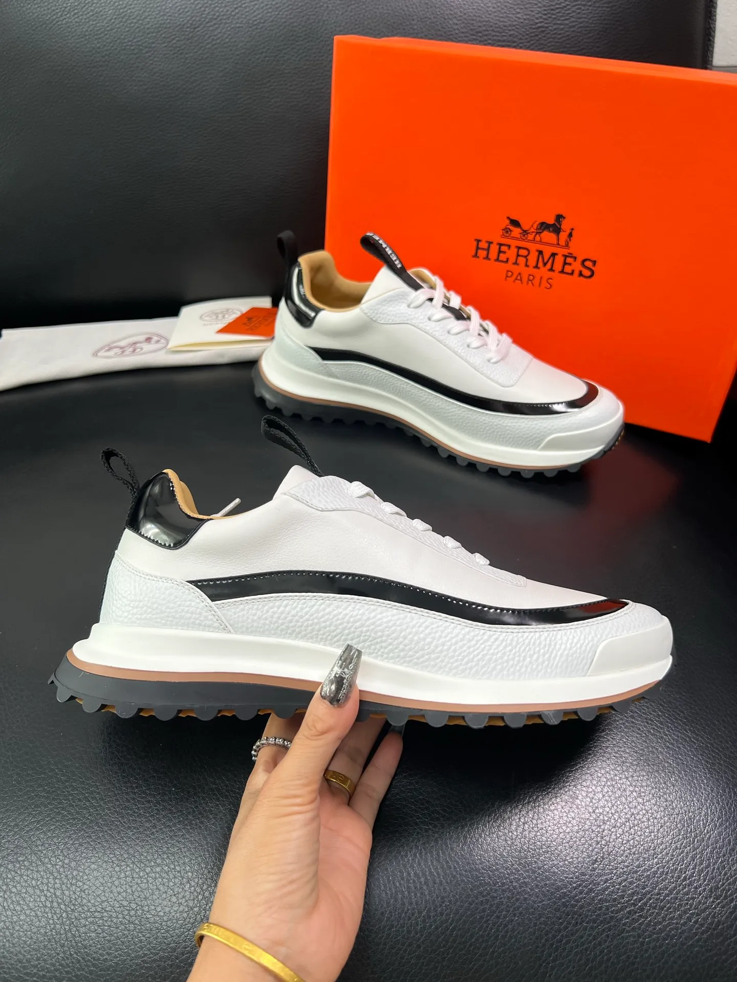 Men's shoes 💰800 Hermes top purchasing Hermes counters are on sale simultaneously with original factory configuration, original cowhide fabrics imported from Italy, high-quality splicing technology, fully imported water-dyed cowhide linings, soles: original soles specially provided by the factory are super comfortable, the original factory follows the order and high quality, you can enter and exit the counter at will, welcome to compare at the counter, code number 39-44 (customized 38 45) 85863